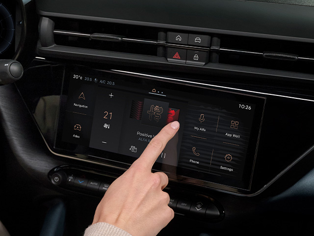 Alfa Romeo Junior - Junior Ibrida 2024 Interieur - Touch screen