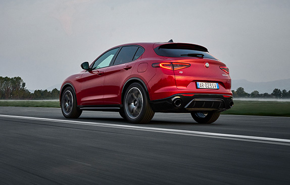 Alfa Romeo Stelvio - Motor - Mobiele Afbeelding